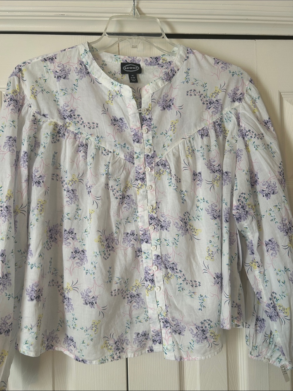 NWT Scoop size M White Floral Button-Down Blouse with Lavender Flowers
